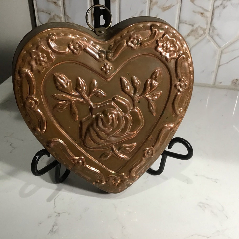 Vintage Heart-Shaped Copper Mold with Rose - Picture 3 of 5